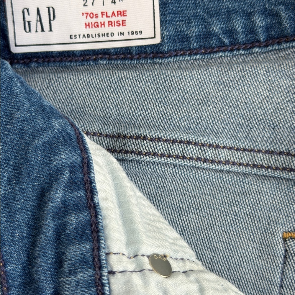 GAP women's Classic Blue Bootcut Jeans